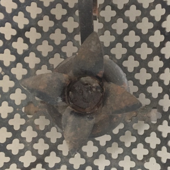 VINTAGE METAL CANDLE HOLDER - Picture 6 of 6